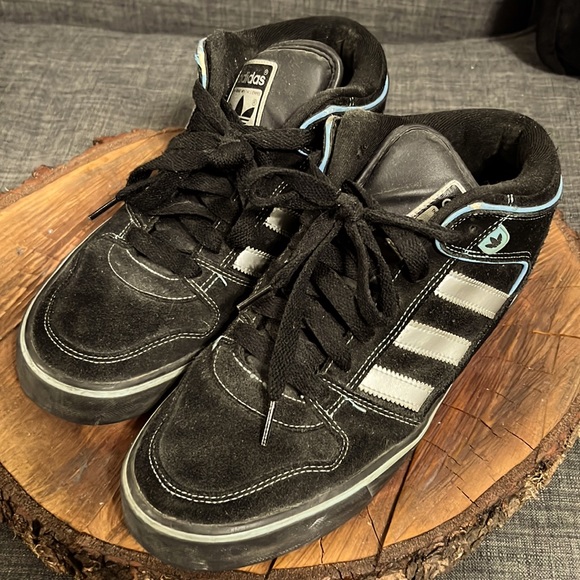 Adidas Low Tops - Picture 1 of 5